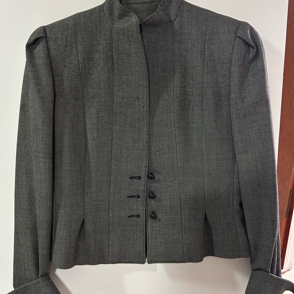 Elegant Gray Women's Blazer